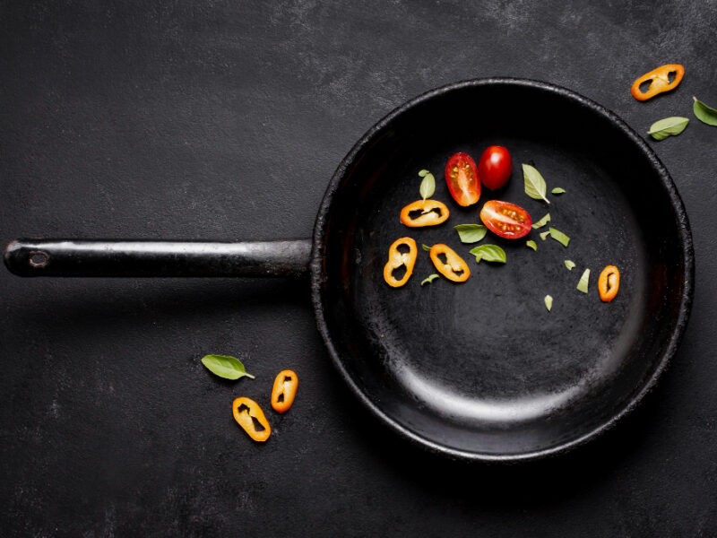 Kaip paruošti ketaus keptuvę pirmajam kepimui?